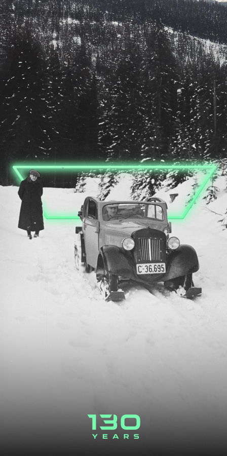 Pozimi v 30. letih minulega stoletja so se vozila Škoda Popular prebijala skozi visoke snežne zamete, da so lahko…